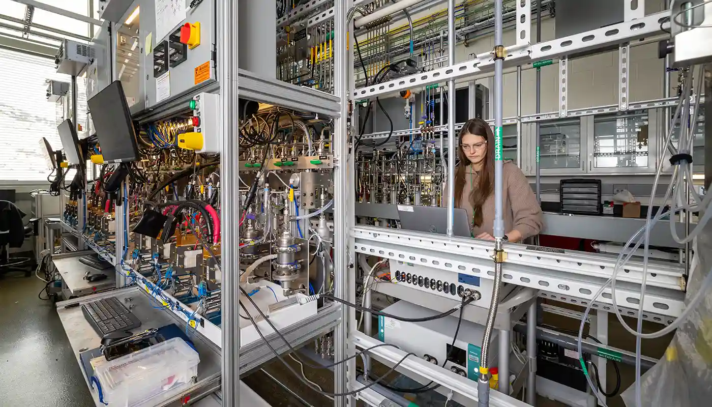 Researcher working in the Energy Systems Integration Facility (ESIF) Manufacturing Laboratory.