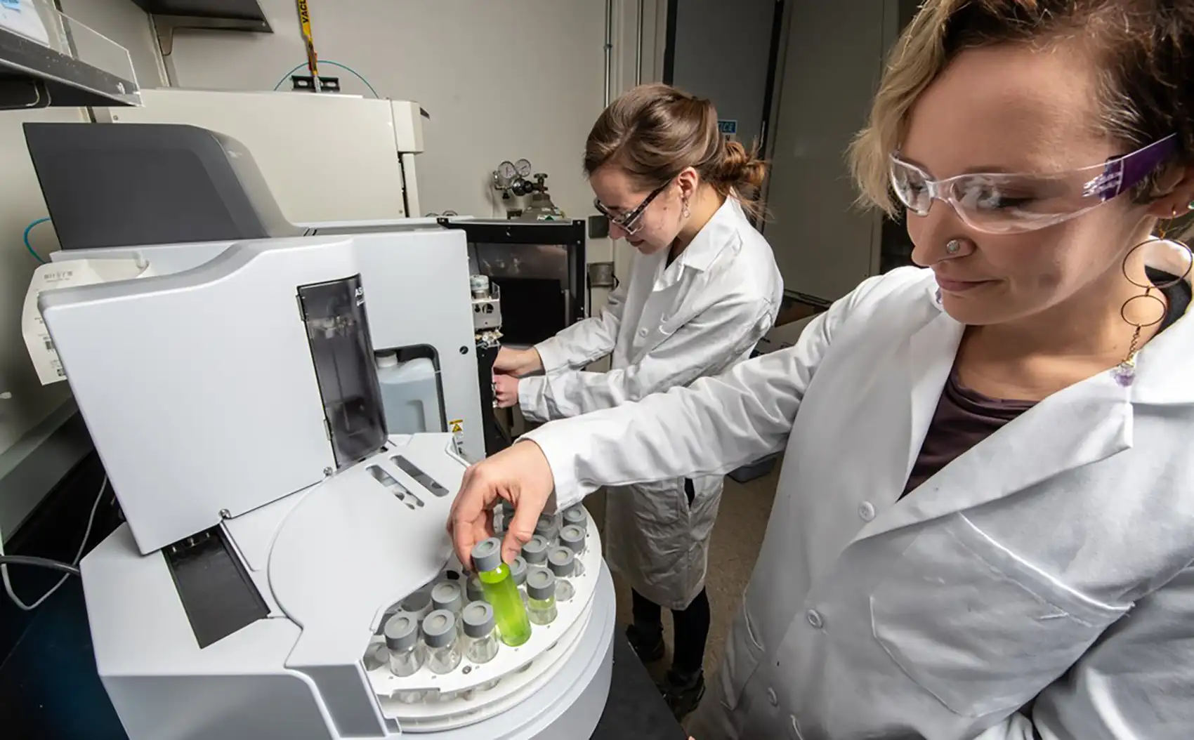 Two researchers work in a lab.