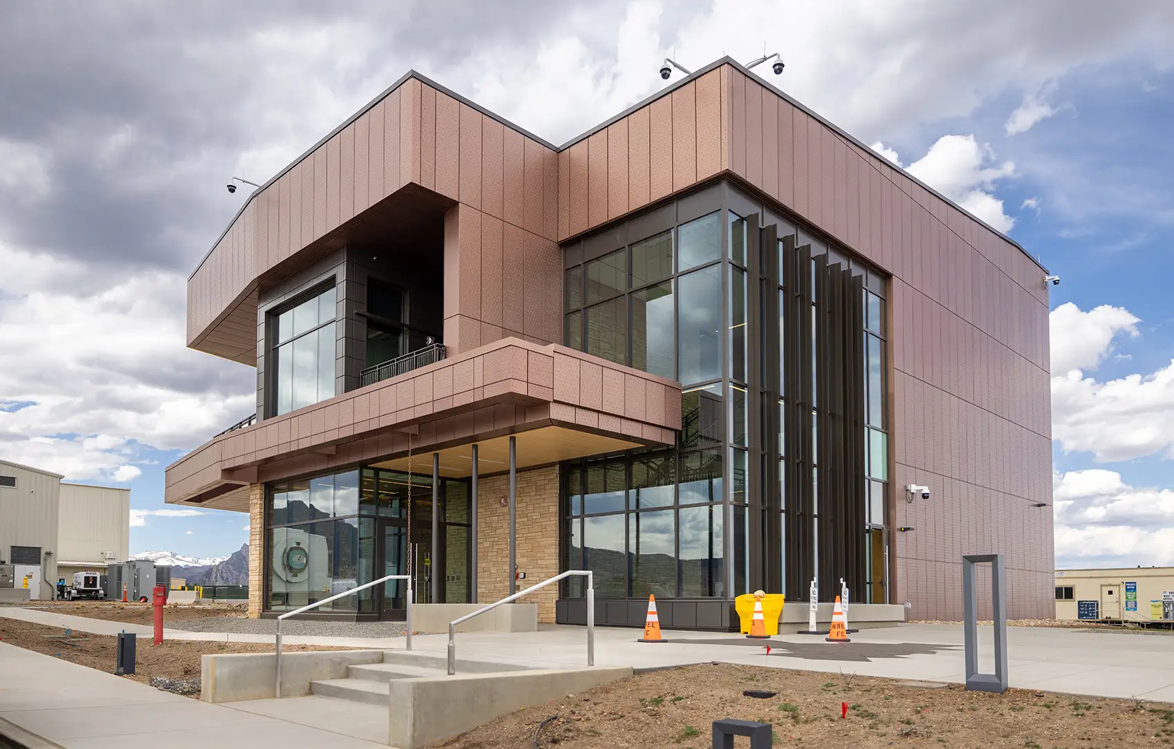 20260601-aries-in-review-5-years-of-innovation-from-a-top-energy-research-platform-097933 The exterior view of a building.